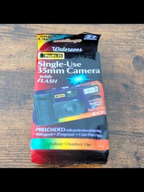 Studio Single-Use 35mm Camera with Flash - Black/Red